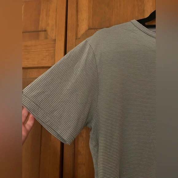 Free Fly Men’s Sz M Blue Striped Golf Short Sleeve Shirt Top - Picture 3 of 15